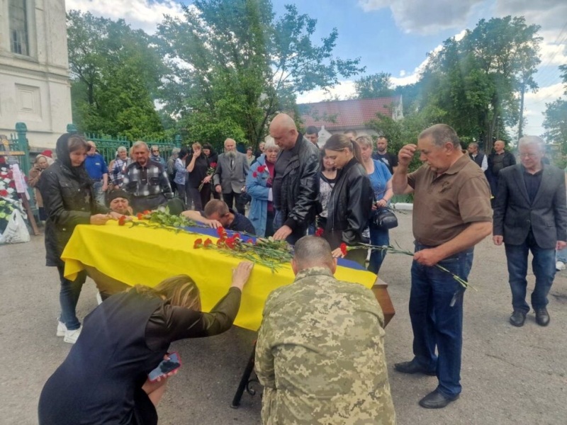 У Глухові попрощалися із 22-річним захисником Юрієм Капоріним