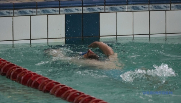 У Харкові відбулися перші змагання з плавання серед захисників з ампутаціями та пораненнями