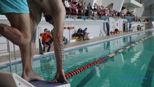 У Харкові відбулися перші змагання з плавання серед захисників з ампутаціями та пораненнями