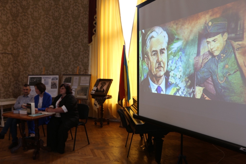 У Коломиї відкрили анотаційну дошку січовому стрільцю та митцю Юрію Шкрумеляку (ФОТО)