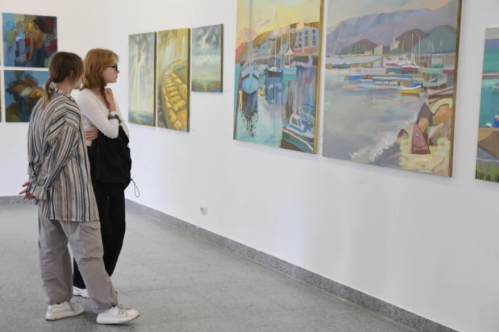 У Луцьку відкрили виставку робіт викладачів художньої школи «Поза аудиторією»