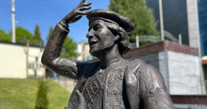 У Луцьку запрошують на прогулянку з кликунами