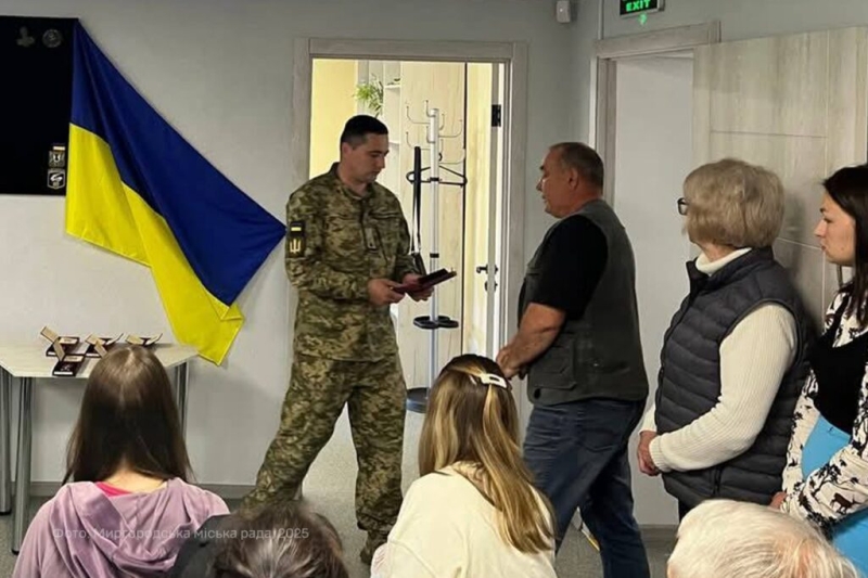 У Миргороді родинам загиблих захисників передали державні нагороди