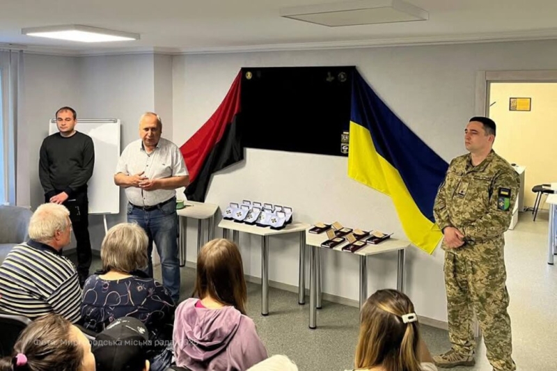 У Миргороді родинам загиблих захисників передали державні нагороди
