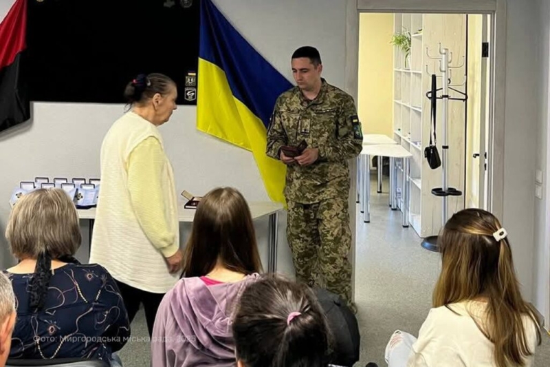 У Миргороді родинам загиблих захисників передали державні нагороди