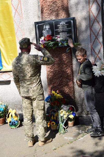 У Новосанжарській громаді відкрили меморіальну дошку та інформаційний стенд, присвячені полеглому воїнові Миколі Гордецькому