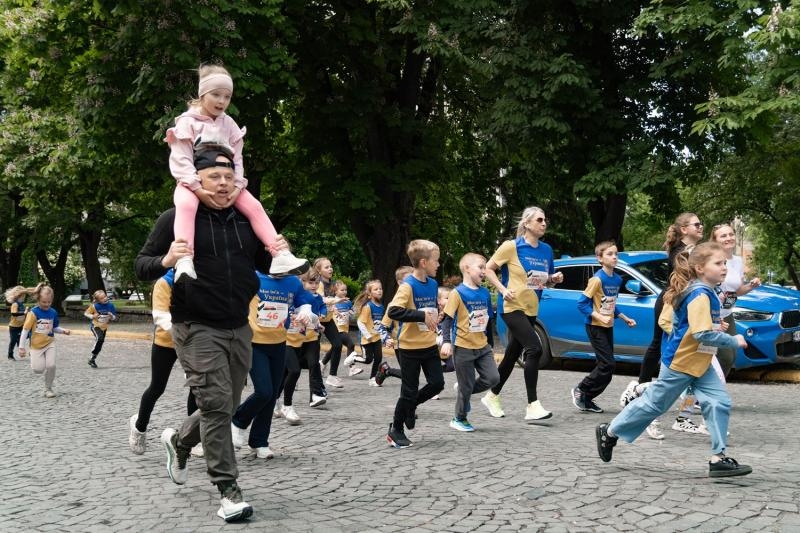 Ужгородський марафон Krayna об’єднав понад тисячу учасників задля підтримки поранених військових