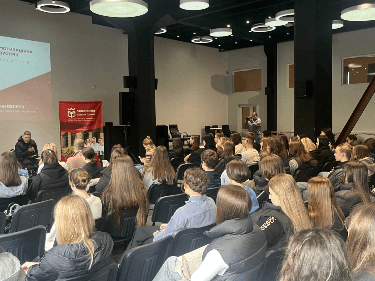 &ldquo;Ветерани &mdash; це звичайні люди. Вони не народилися військовими&rdquo;, &ndash; франківський журналіст та ветеран Максим Веприк