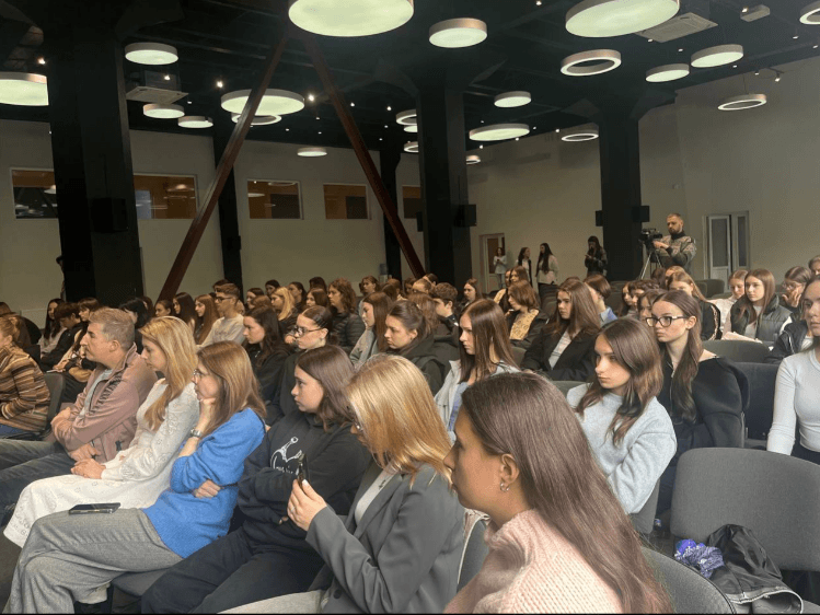 &ldquo;Ветерани &mdash; це звичайні люди. Вони не народилися військовими&rdquo;, &ndash; франківський журналіст та ветеран Максим Веприк