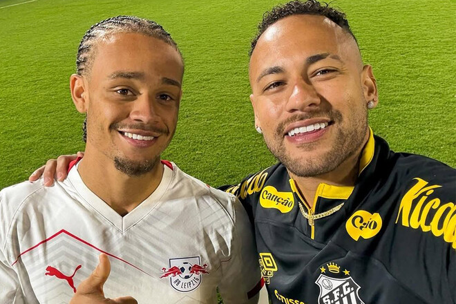 ВІДЕО. Неймар і Хаві Сімонс зустрілися. І організували крутий баттл