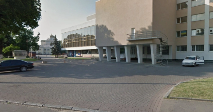 Виконком ухвалив рішення про 44 місця платного паркування біля драмтеатру