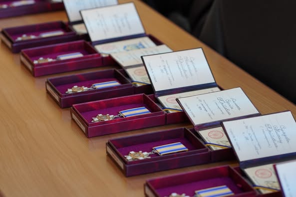 Високі державні нагороди вручили рідним полеглих Героїв - воїнам із Ужгорода та Ужгородського району