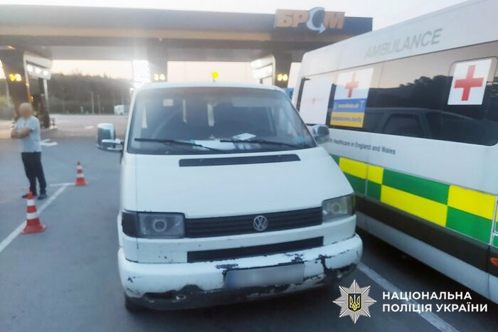 На Хмельниччині водій збив пенсіонерку на АЗС - жінка в лікарні