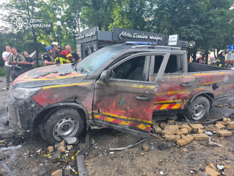 Нічна масована атака на Київ: троє загиблих, рятувальні роботи тривають (фото)