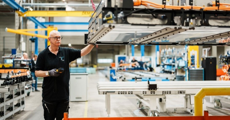 Mercedes-Benz почав використовувати відновлені батареї в електричних вантажівках