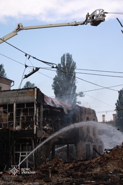 Нічна масована атака на Київ: троє загиблих, рятувальні роботи тривають (фото)