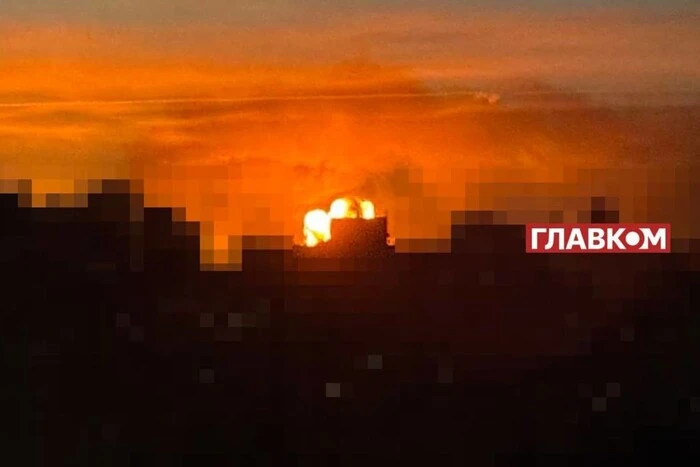 Росія атакує Київ ракетами та &laquo;шахедами&raquo;: горить будинок