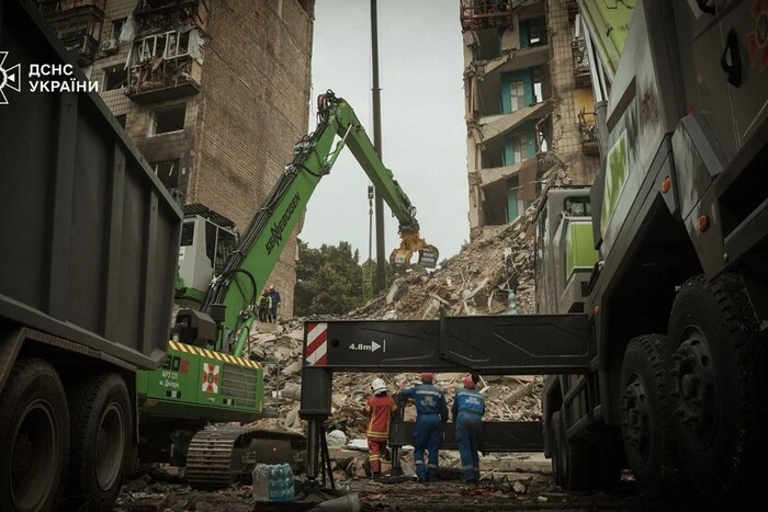 Рятувальна операція в Солом’янському районі Києва тривала 39 год (відео)