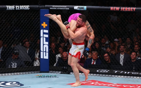 У бою за тимчасовий титул WBA у супертяжах Уордлі нокаутував Хуні