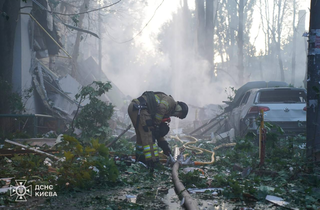 Атака РФ на Київ: рятувальники показали наслідки ударів