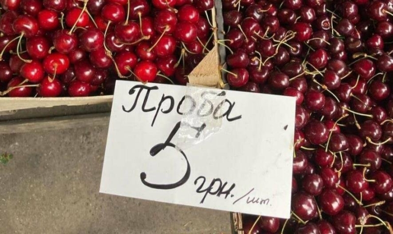 Плати або тільки нюхай: черешня стала новим "золотом" на ринку
