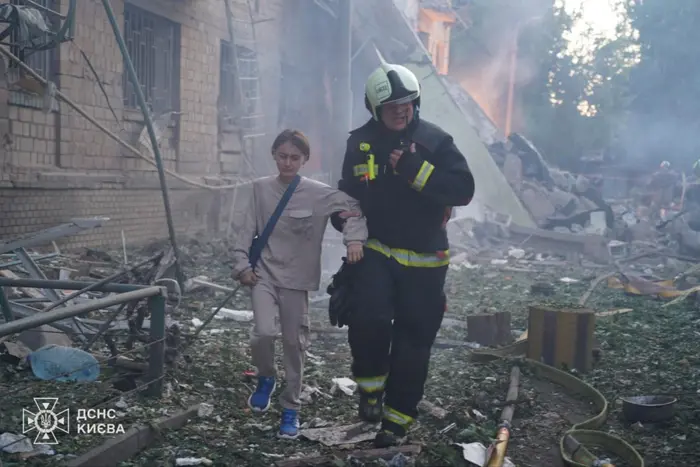 Атака РФ на Київ: рятувальники показали наслідки ударів