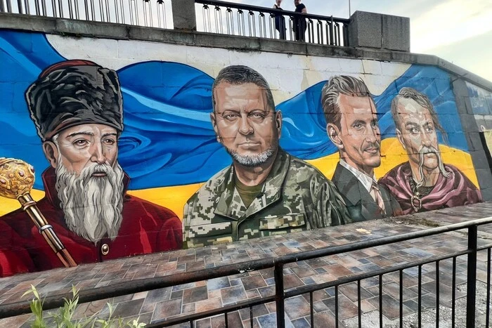 У Києві вдруге з'явився мурал із генералом Залужним (фото)