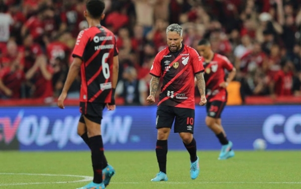 Марлос може закінчити кар'єру футболіста Марлос може закінчити кар'єру футболіста