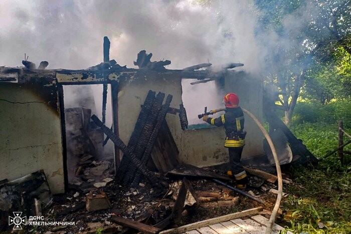 У Кам’янці-Подільському горіла багатоповерхівка: за добу на Хмельниччині сталося шість пожеж