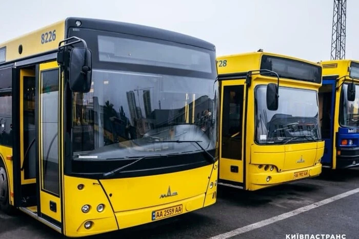 Сьогодні маршрут громадського транспорту в Києві зміниться: схеми