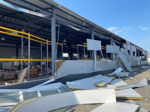 Склад зруйновано — бізнес триває: у Тернополі ворожим ударом знищено виробництво компанії "Купава"