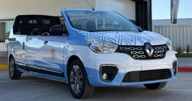 Renault перетворила фургон на дивний кабріолет-лімузин для екскурсій заводом