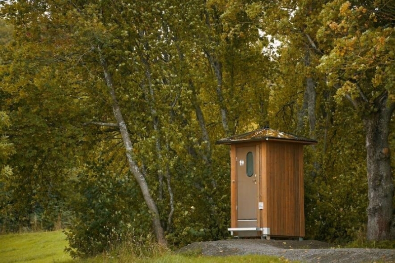 Готуємо дачу до літа: що знадобиться для туалету та каналізації