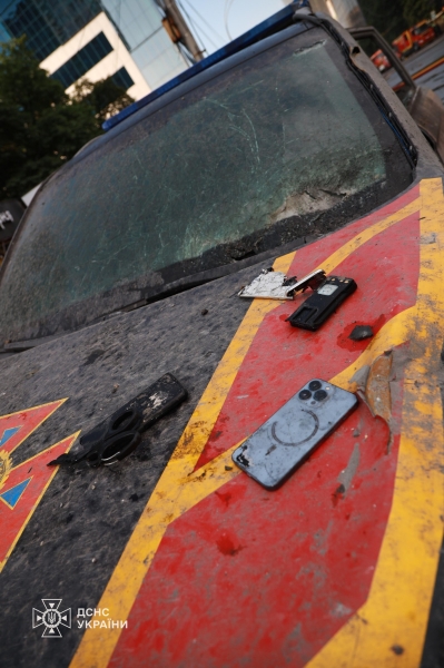 Пораненим під час удару РФ рятувальникам потрібна кров: куди звертатись донорам