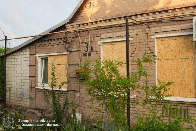 Внаслідок ракетних ударів по Запоріжжю пошкоджено 9 приватних будинків, - ФОТО