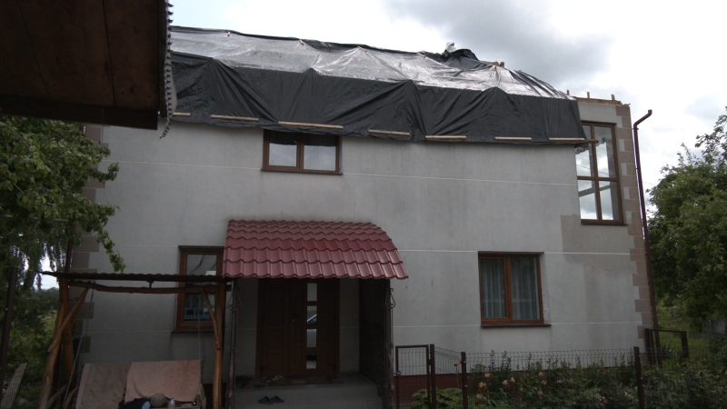 Смерч на Тернопільщині: дахи літали, повалені дерева падали на будинки (ФОТО, ВІДЕО)