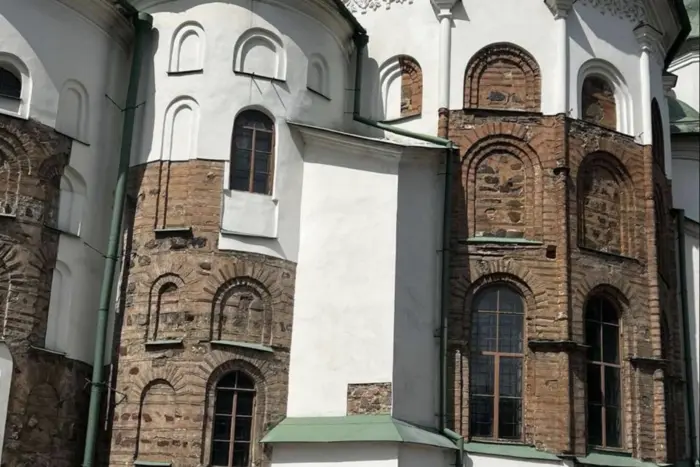 «Сучасні варвари з Росії». Рада церков відреагувала на пошкодження Софійського собору