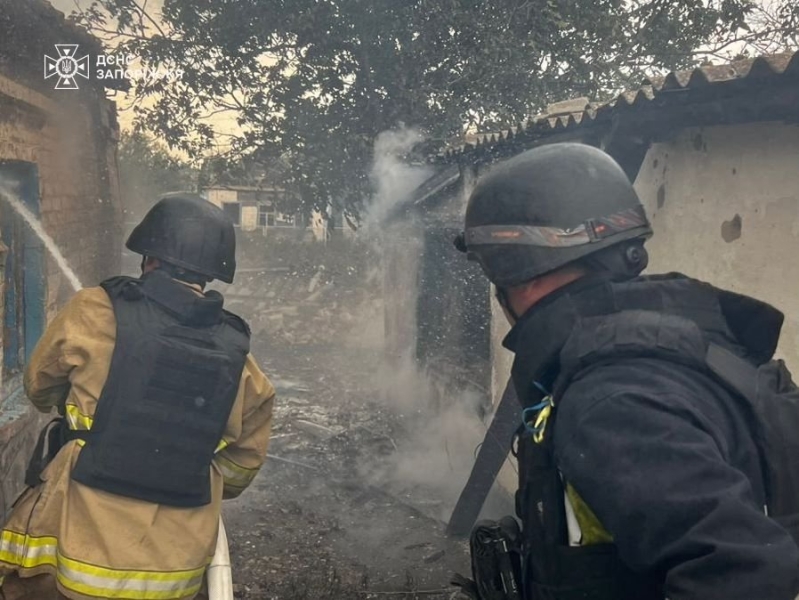 У Запорізькій області обстріли спричинили займання двох ангарів, шести будинків і магазину