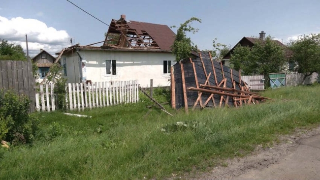 Буревій у селі на Рівненщині: 70% будівель — без дахів