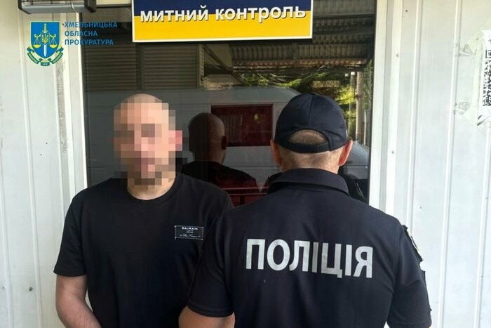 Із Польщі екстрадували мешканця Хмельниччини, якого розшукували за підпал фермерського господарства