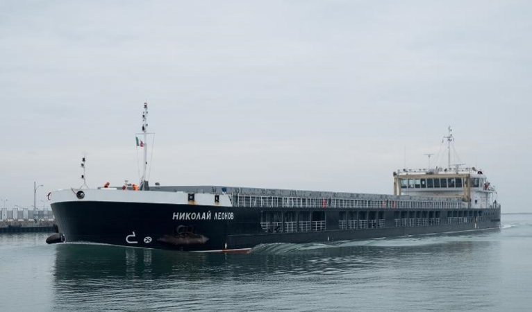 До Лівану не пустили російський корабель з українським зерном. Чому боротися з тіньовим флотом РФ так складно