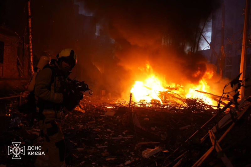 Атака РФ на Київ: рятувальники показали наслідки ударів