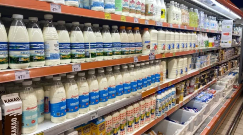 Молоко дешевшає, а масло б'є рекорди: нові ціни на молочні продукти