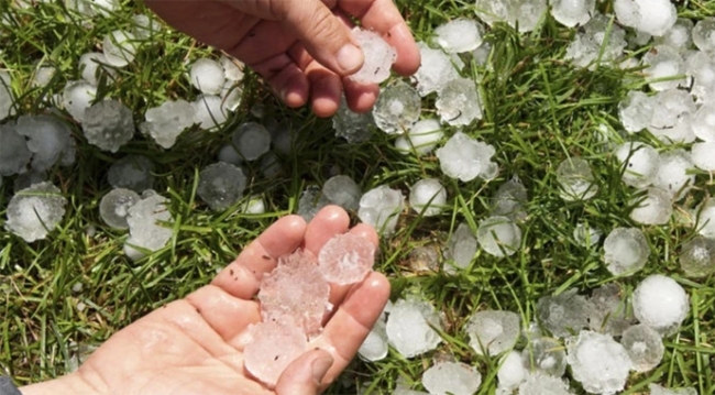 Грозу та град віщують завтра жителям Рівненщини