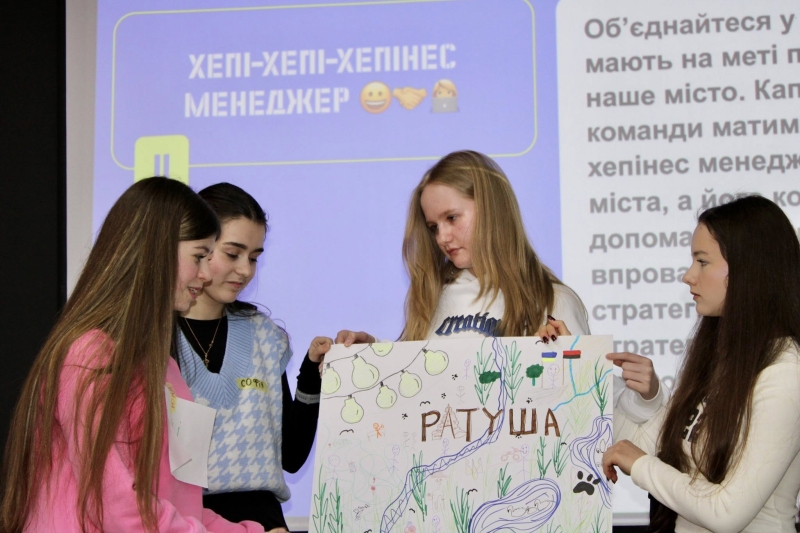 Із резервуарами для збору дощової води: підлітки працюють над проєктом громадського простору у Франківську (ФОТО)