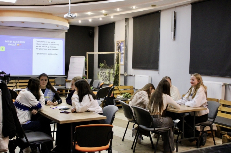 Із резервуарами для збору дощової води: підлітки працюють над проєктом громадського простору у Франківську (ФОТО)