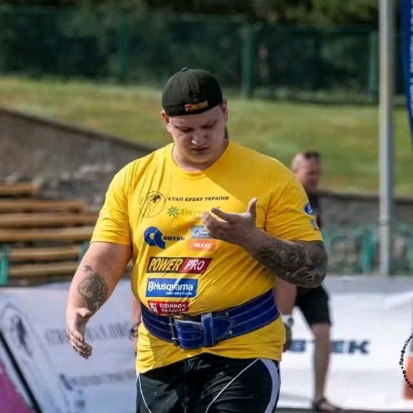 Колесо Сансари та перевірка на людяність: як маріупольський стронгмен Чувак вижив у полоні