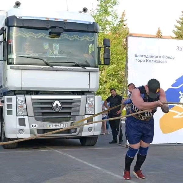 Колесо Сансари та перевірка на людяність: як маріупольський стронгмен Чувак вижив у полоні