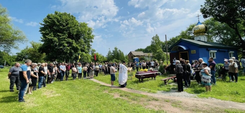 Кролевецька громада попрощалась із своїм героєм Сергієм Забіякою