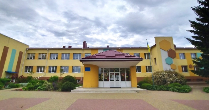 Липинський ліцей у Підгайцівській громаді шукає кухаря та прибиральницю